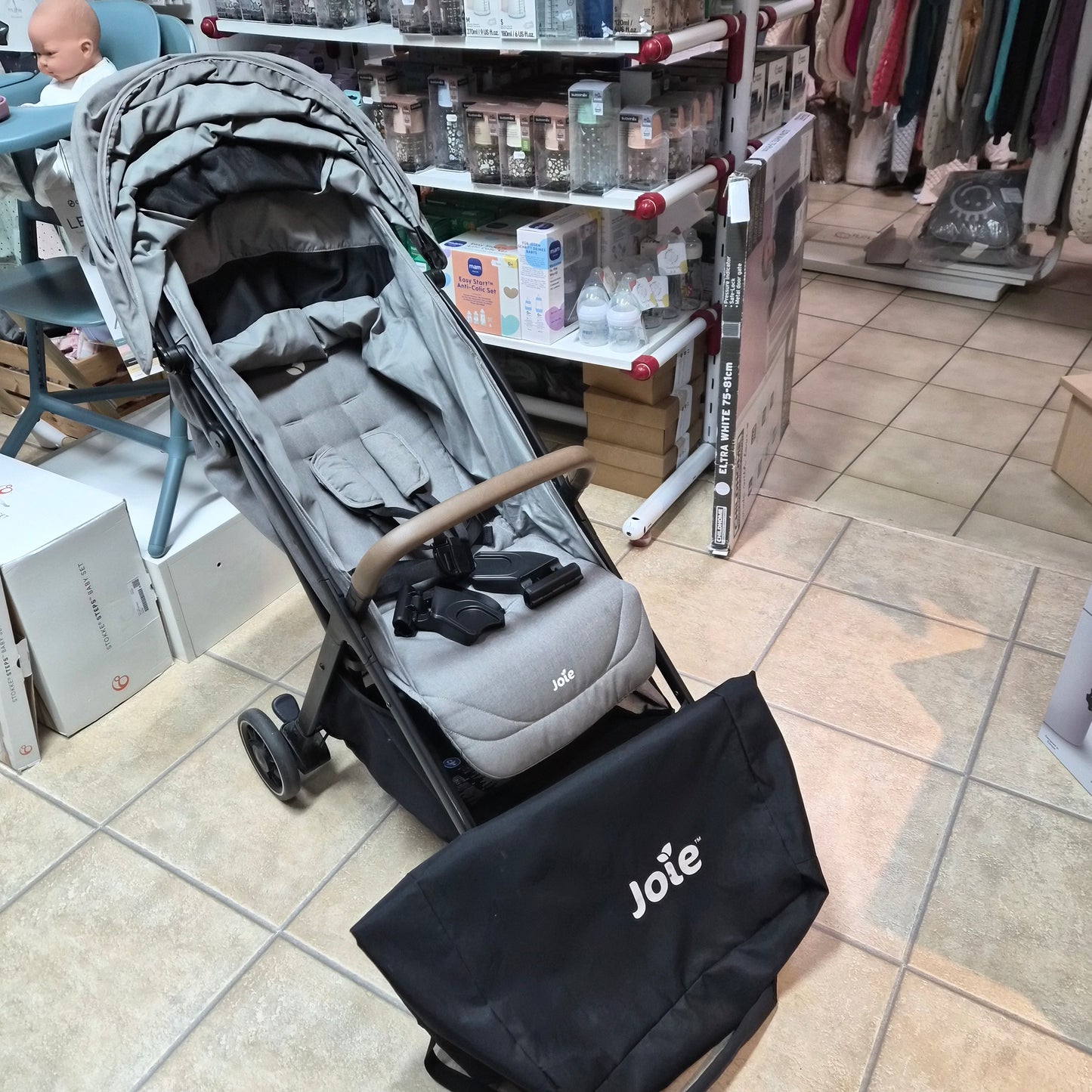 poussette compacte avec adaptateurs